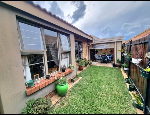 2 BEDROOM TOWNHOUSE FOR SALE IN MONTANA